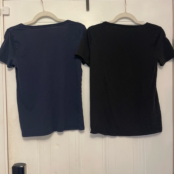 Set of 2 J. Crew Navy and Black Short Sleeve Tees - Picture 4 of 4